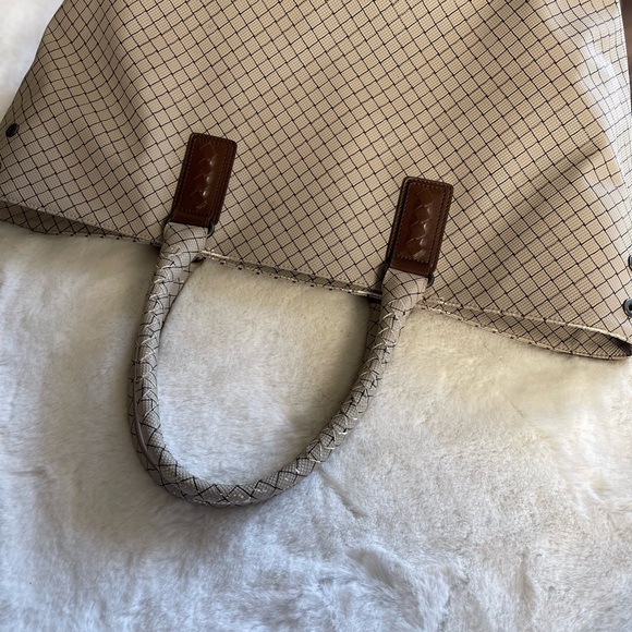 Bottega Veneta Cream Intrecciato Tote with Diamond Pattern - Picture 11 of 12